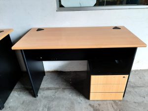 Meja Kantor Bali, Furniture Awet, Lengkap, dan Harga Bersahabat